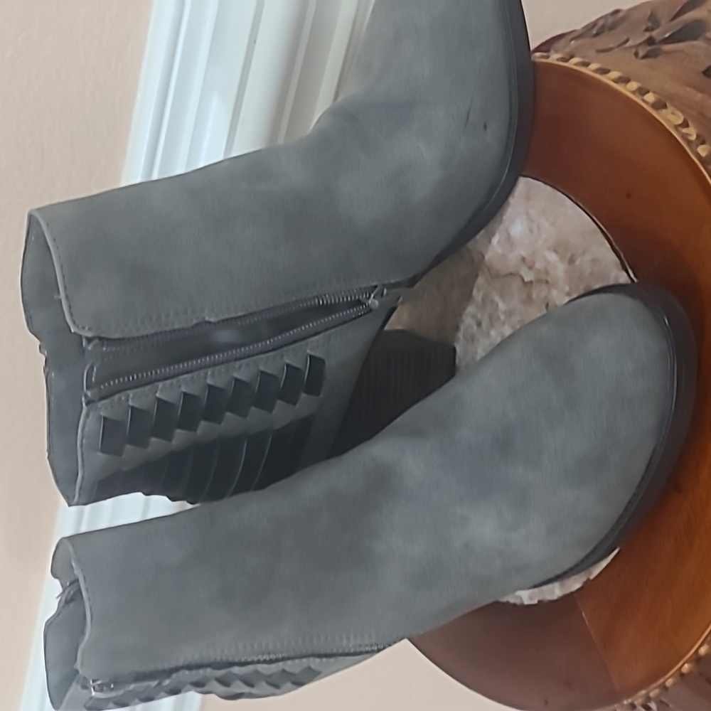 Grey suede SUGAR brand boots, size 61/2m